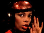 Em decorrncia de complicaes de de cncer, a cantora Donna Summer morreu aos 63 anos, na Flrida