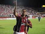 A comemorao do segundo gol do Joinville