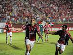 A comemorao do segundo gol do Joinville