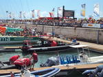 Portugueses lotam a Vila da Regata em Lisboa
