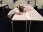 Jornalista descansa durante cobertura dos Jogos Olmpicos
