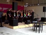 Coral de crianas que se apresentou nos jardins do IBC