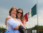 Zocalo, Cidade do Mxico - Carmen e Karine Heckert, de Blumenau, em julho de 2012