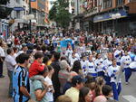 Pblico lotou as caladas da Rua XV para assistir ao desfile 