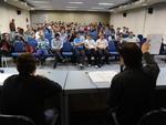 Tera-feira: Em plenria do Comit Pr-Federalizao da Furb, a comunidade acadmica aprovou uma carta aberta repudiando um termo de cooperao com modelo para parceria com a UFSC