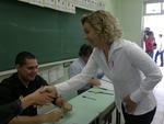 Ana Paula Lima vota no Colgio Bom Jesus, no Centro de Blumenau