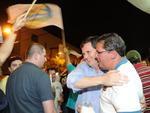 Jean Kuhlmann comemora com apiadores a disputa no 2 segundo turno. Candidato do PSD teve 30,75% dos votos 