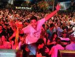 Movimento  intenso na Vila Germnica na primeira noite da festa