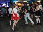 Movimento  intenso na Vila Germnica na primeira noite da festa