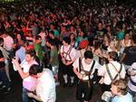 Movimento  intenso na Vila Germnica na primeira noite da festa