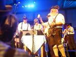 Bandas alems divertiram os oktoberfesteiros na primeira noite da festa