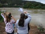 Procisso no Rio Itaja-Au marca as comemoraes do dia de Nossa Senhora Aparecida em Blumenau