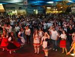Mesmo durante a semana, pblico comperece  festa na Vila Germnica