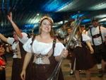 Diverso e msica marcaram a noite desta tera-feira na Oktoberfest