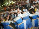 Terceiro desfile da Oktoberfest na Rua XV de Novembro, na noite de quarta-feira