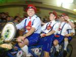 Terceiro desfile da Oktoberfest na Rua XV de Novembro, na noite de quarta-feira