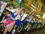 Terceiro desfile da Oktoberfest na Rua XV de Novembro, na noite de quarta-feira