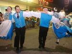 Terceiro desfile da Oktoberfest na Rua XV de Novembro, na noite de quarta-feira
