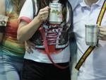 Vila Germnica se transforma em passarela durante a Oktoberfest. Estilo varia de acordo com a personalidade