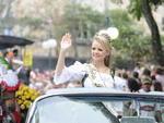 Quarto desfile da Oktoberfest, no Sbado, contou com grande pblico. Tarde de sol contribui para presena dos folies