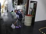 Chuva desta segunda-feira deixou o Setor 1 da Vila Germnica alagado e alguns estandes e barracas tiveram danos 