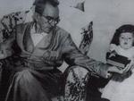 Graciliano e a neta Elizabeth no Rio de Janeiro, em janeiro de 1953