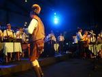 Na categoria Bandas houve empate entre a Banda do Barril e o coral masculino do Clube 25 de Julho que fez o show Velhos Camaradas. As bandas alems tambm foram lembradas