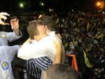 Prefeito eleito de Blumenau Napoleo Bernardes comemora a eleio.
