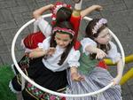 Com olhar inusitado, fotografias relevam detalhes do desfile da Oktoberfest no Centro de Blumenau