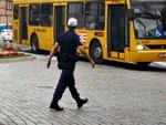 De segunda  sexta feira, a rua das Palmeiras  fechada para o trnsito de carros a partir das 17h, normalizando o fluxo na Rua Itaja, pois o semforo na Rua XV  desativado no cruzamento.