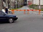 De segunda  sexta feira, a rua das Palmeiras  fechada para o trnsito de carros a partir das 17h, normalizando o fluxo na Rua Itaja, pois o semforo na Rua XV  desativado no cruzamento.