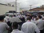 Empregados do transporte coletivos se reuniram no ptio da empresa Nossa Senhora da Glria, em Blumenau