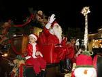1 Parada de Natal foi nesta quarta-feira  noite, no Centro de Blumenau. Personagens do projeto Magia de Natal desfilaram em carros alegricos e brinquedos mveis. As prximas Paradas de Natal iro ocorrer dias 5, 12 e 19 de dezembro