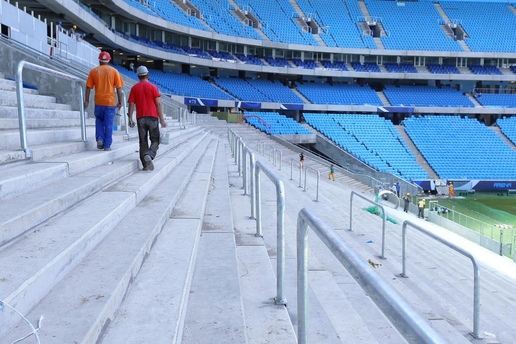 Arena começa a ganhar detalhes azuis