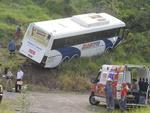 Quarta-feira: nibus de turismo que vinha de Ipor do Oeste sofreu um acidente na BR-470, em Ilhota. Veculo teve problemas mecnicos e antigiu um barranco. 34 pessoas estavam no nibus e oito sofreram ferrimentos leves