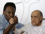 Niemeyer com Pel durante evento no Rio de Janeiro em 2010