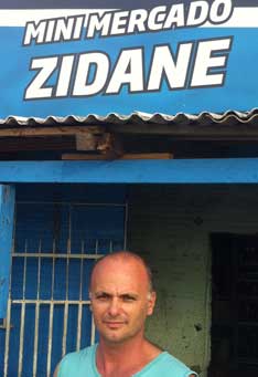 Mercado do Zidane chama atenção no entorno da Arena