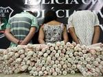 Quinta-feira: Polcia Civil prende trs pessoas com 50 quilos de dinamite, armas e carro roubado em So Francisco do Sul. Foi uma das maiores apreenses de dinamite que o Estado j registrou