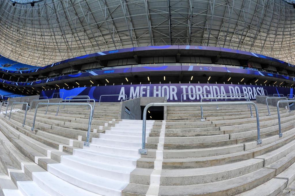 Arena começa a ganhar detalhes azuis
