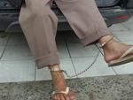 Julho: Arcides Urbano da Silva, de 69 anos, mata um jovem na Rua 7 de Setembro, em Blumenau. O aposentado alega ter se irritado com o barulho que o grupo de amigos fazia em frente a casa onde era caseiro e atirou acertando Kleber Bleichuvehl, 21 anos, morto no local. Silva  preso em flagrante, levado ao presdio e solto no mesmo dia. Dias depois, o caseiro se envolve em outras confuses e  preso novamente. Laudo de sanidade mental atesta que o aposentado sofre de distrbios psiquitricos