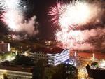 Fogos de artifcios lanados da Ponte de Ferro e do Museu da gua encantaram o pblico durante 15 minutos