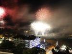 Fogos de artifcios lanados da Ponte de Ferro e do Museu da gua encantaram o pblico durante 15 minutos