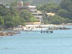 Praia da Sepultura, em Bombinhas, guarda beleza e lendas. De acordo com a Secretaria de Turismo de Bombinhas, a praia passou a ser chamada assim pela suposta existncia da sepultura de um escravo, que teria sido morto aps uma briga no local, em 1840