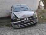 Sexta-feira: Motorista perde controle de carro e atinge veculo parado no Bairro Vila Nova, em Blumenau. Condutor teve ferimentos leves