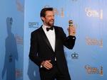 Rindo  toa: o ator Hugh Jackman levou para casa a estatueta de Melhor Ator de Musical ou Comdia pela atuao no musical &quot;Os Miserveis&quot;
