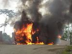 Quarta-feira: Onda de ataques em SC chega a Blumenau. Um nibus foi incendiado no Bairro Fortaleza Alta. Polcia prendeu dois possveis envolvidos em ataque. A suspeita  de que mais quatro criminosos estejam envolvidos no atentado em Blumenau