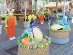 Coelhos, casquinhas e cestinhas tomam conta do Parque Vila Germnica, em Blumenau. Decorao de Pscoa faz parte da Osterdorf, a Vila de Pscoa