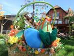 Coelhos, casquinhas e cestinhas tomam conta do Parque Vila Germnica, em Blumenau. Decorao de Pscoa faz parte da Osterdorf, a Vila de Pscoa