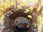 Coelhos, casquinhas e cestinhas tomam conta do Parque Vila Germnica, em Blumenau. Decorao de Pscoa faz parte da Osterdorf, a Vila de Pscoa