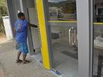 Tera-feira: Depois de dois meses, Luis Alves volta a ter atendimento nas duas agncias bancrias da cidade. As agncias do Banco do Brasil e Bradesco tiveram os caixas explodidos por bandidos em 29 de dezembro de 2012 e, desde ento, estavam com servios limitados